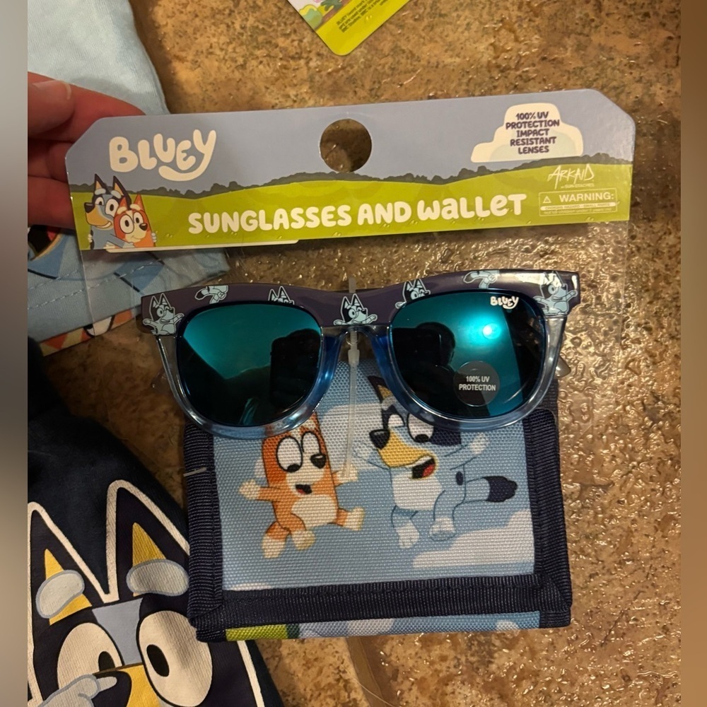 NWT *Bundle* Toddler Bluey short set and Sunglasses Wallet combo sz 3T - Picture 4 of 9